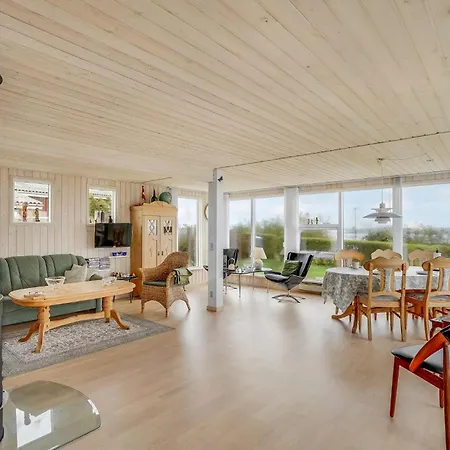 2 Bedroom In Fars Сasa de vacaciones *