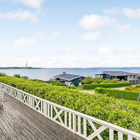2 Bedroom In Fars Сasa de vacaciones Farsø