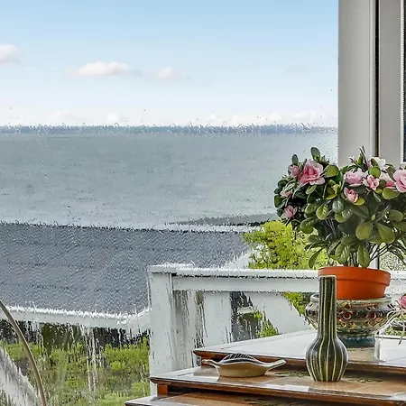 2 Bedroom In Fars *